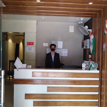 Hotel Megha Inn Lakhnau Kültér fotó