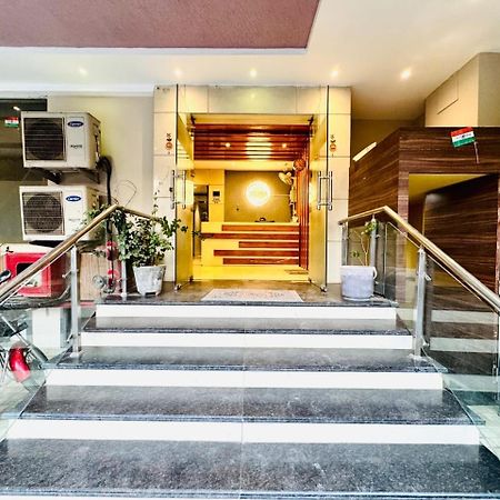 Hotel Megha Inn Lakhnau Kültér fotó