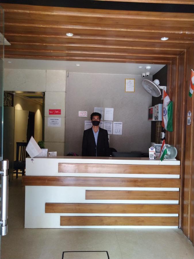 Hotel Megha Inn Lakhnau Kültér fotó
