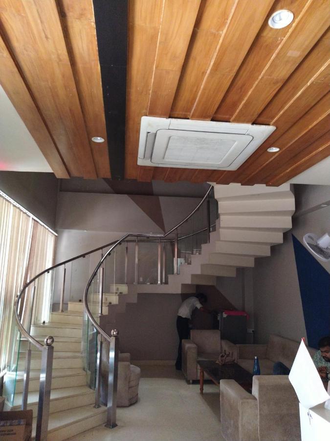 Hotel Megha Inn Lakhnau Kültér fotó