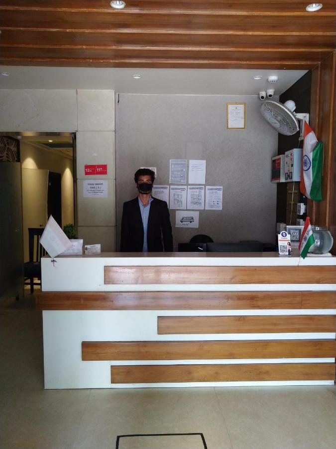 Hotel Megha Inn Lakhnau Kültér fotó