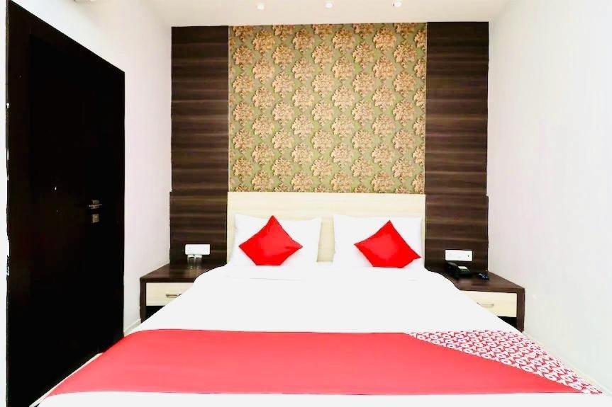 Hotel Megha Inn Lakhnau Kültér fotó
