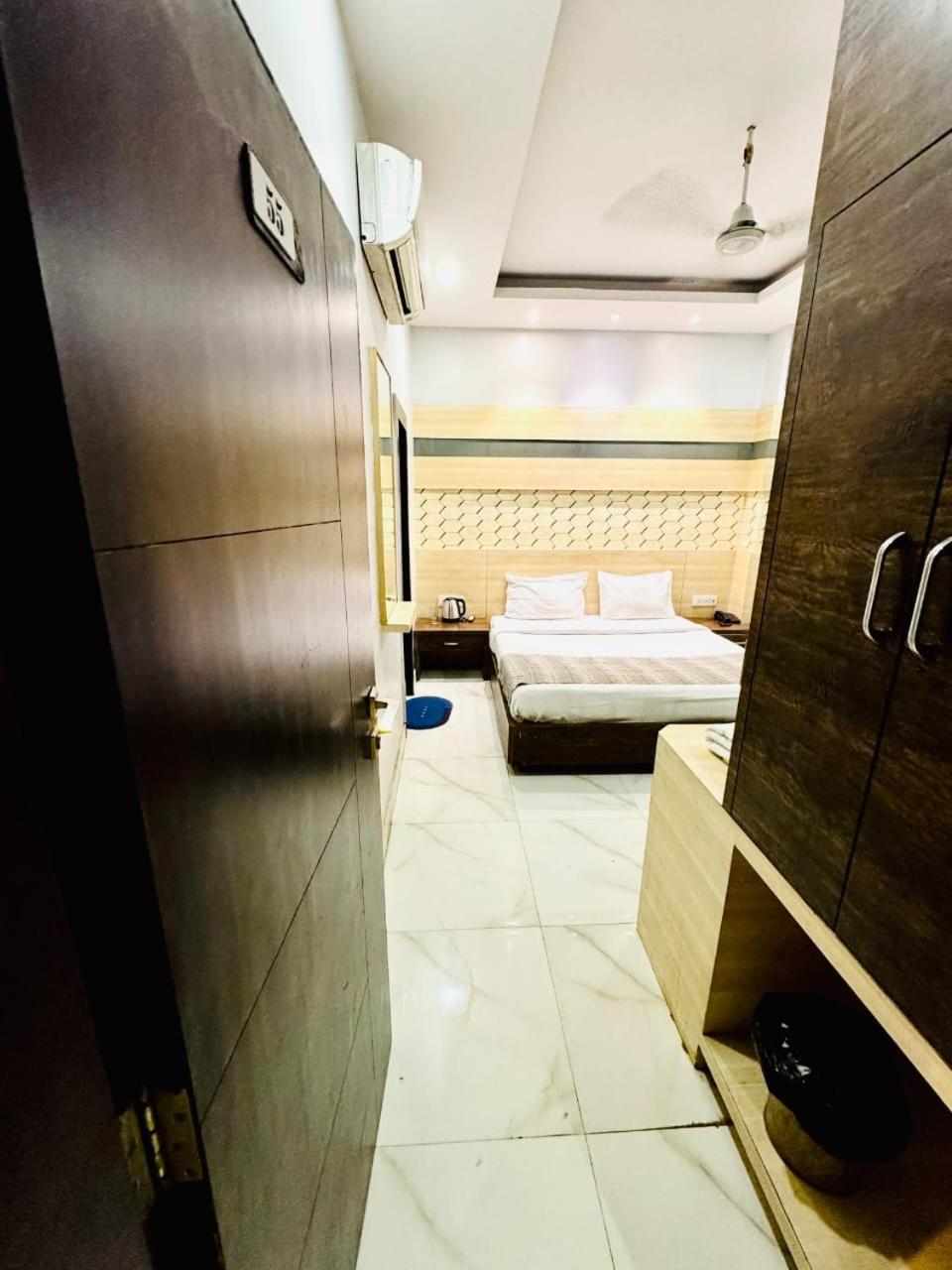 Hotel Megha Inn Lakhnau Kültér fotó