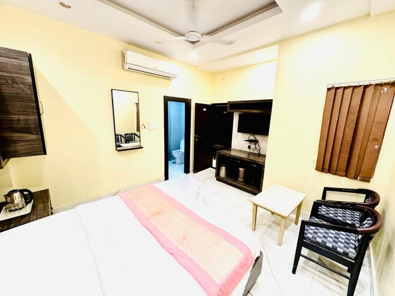Hotel Megha Inn Lakhnau Kültér fotó
